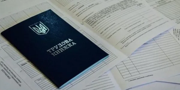 Чи можна оцифрувати трудову книжку після 10 червня: ПФУ дав чітке пояснення