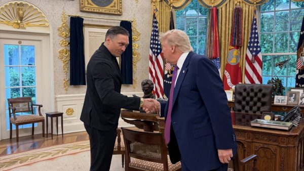 Олександр Усик зустрівся з Дональдом Трампом у Білому домі: що відомо