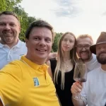 Олександр Пономарьов показався з молодшою на 17 років Софією: що відомо про стосунки, хто його обраниця