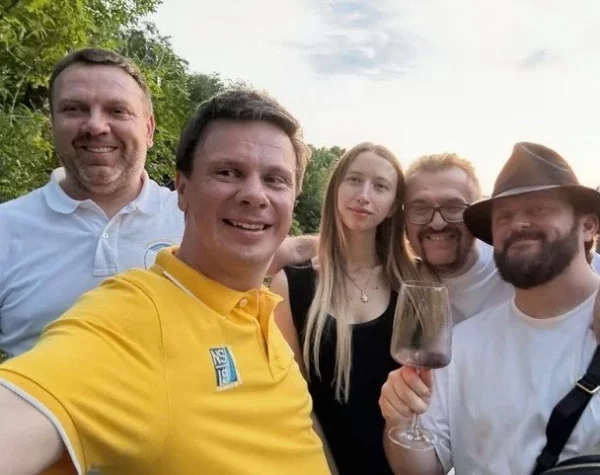 Олександр Пономарьов показався з молодшою на 17 років Софією: що відомо про стосунки, хто його обраниця