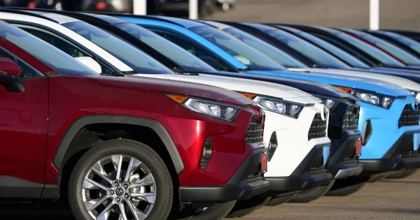 Продажі нових авто в Україні впали у травні: хто очолив ринок і скільки коштують моделі, рейтинг і ціни