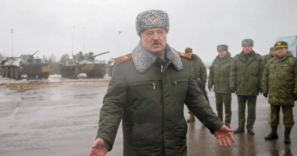 Білорусь заговорила про ризик війни з НАТО: що заявив міністр оборони Хренін