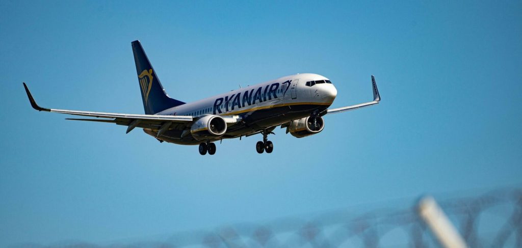 Ryanair запускає 12 нових напрямків із Варшави: список, терміни, куди можна полетіти, які ціни 