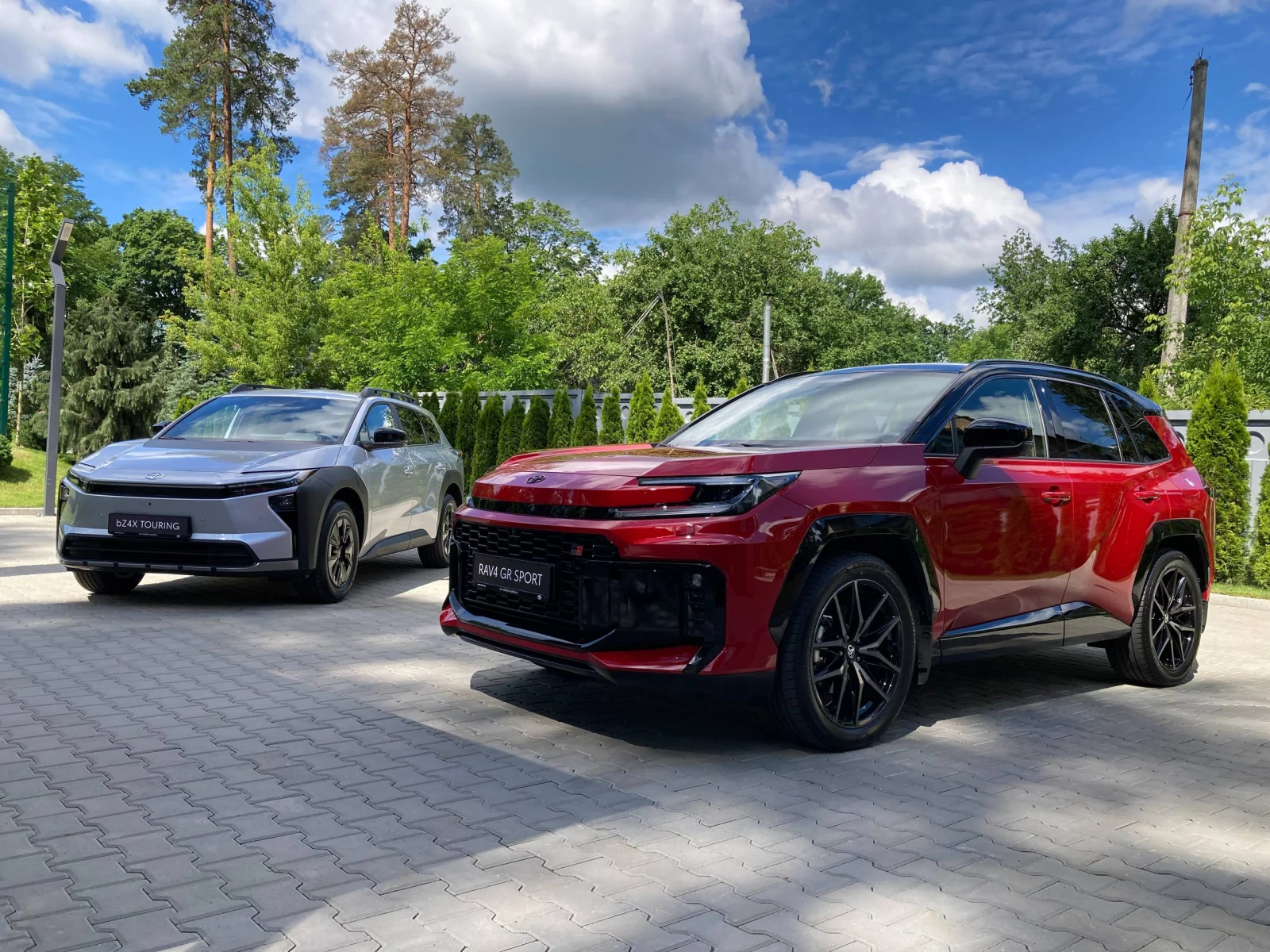 Toyota RAV4 2026 в Україні: ціна від 1,83 млн грн, характеристики і старт продажів