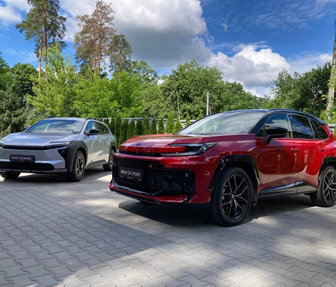 Toyota RAV4 2026 в Україні: ціна від 1,83 млн грн, характеристики і старт продажів