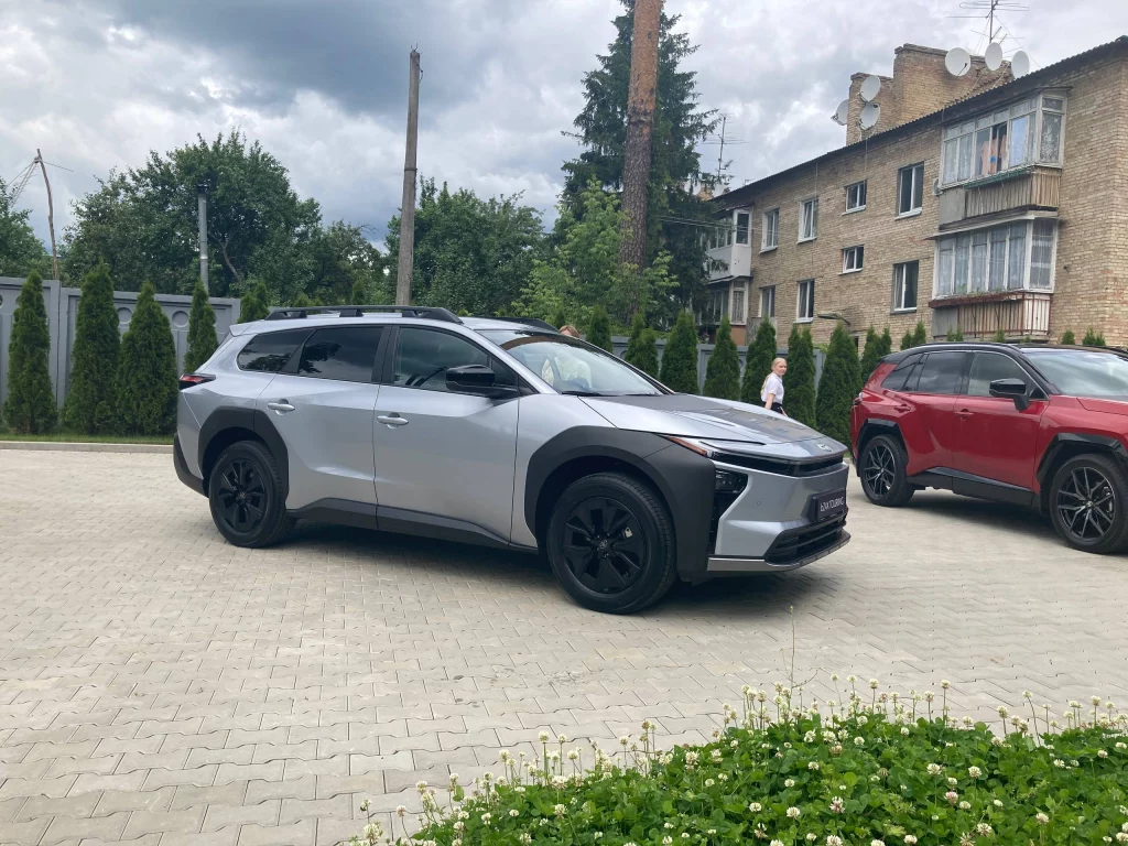Toyota RAV4 2026 в Україні: ціна від 1,83 млн грн, характеристики і старт продажів