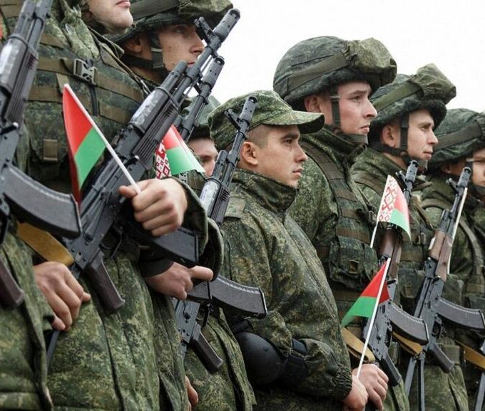 Білорусь заговорила про ризик війни з НАТО: що заявив міністр оборони Хренін
