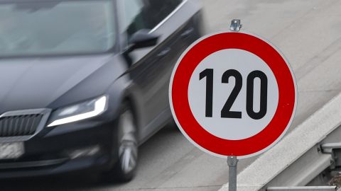 Штрафи за перевищення швидкості в Україні можуть посилити після смертельної ДТП у Києві: що відомо