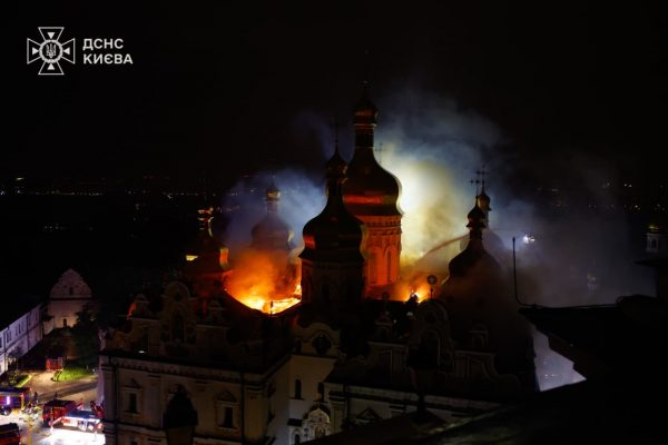 Росія вдарила по Києво-Печерській лаврі: пошкоджено Успенський собор, спалахнула пожежа, які наслідки