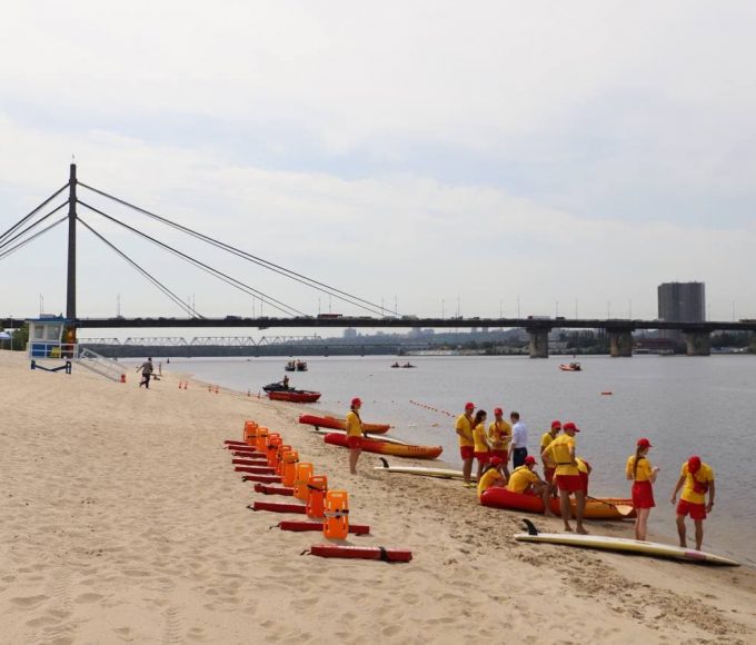 Пляжі Києва у 2026 році: список локацій, де можна купатися, і заборони на купання