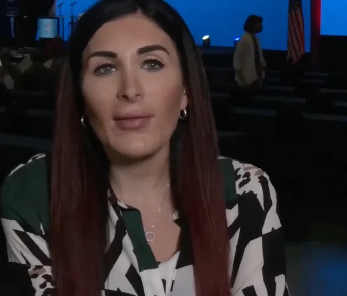 Блогерка з оточення Трампа Лора Лумер прибула в Україну: що вона сказала, вік, біографія