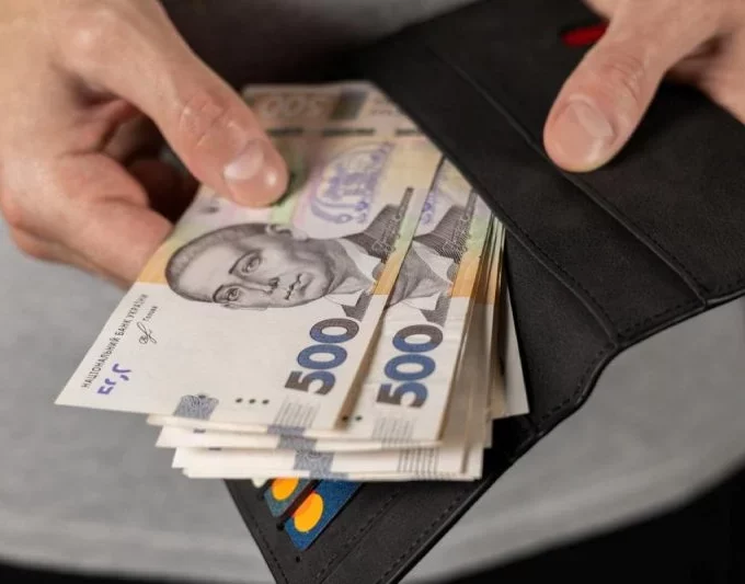 6500 грн зимової допомоги: кому повернуть невиплачені кошти в Україні, умови виплат влітку