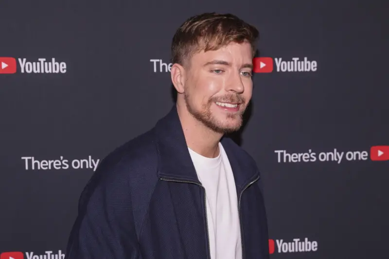 Найпопулярніший ютубер світу MrBeast одружився з Теєю Буйсен: хто він такий, біографія і що відомо