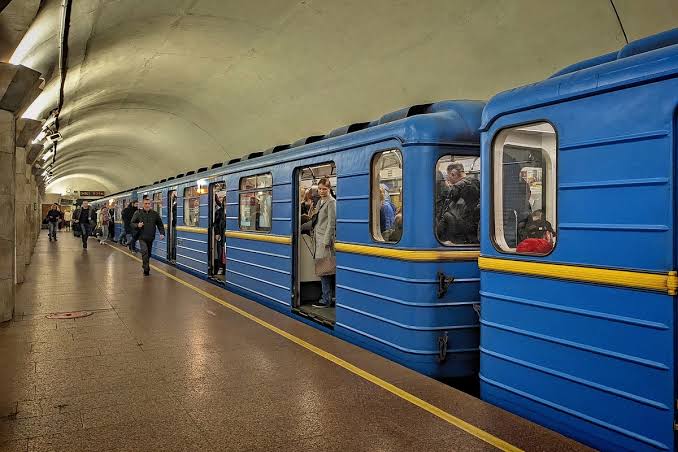 Проїзд у Києві подорожчав: скільки коштує в метро, автобусі, трамваї, тролейбусі 2026, як платити менше