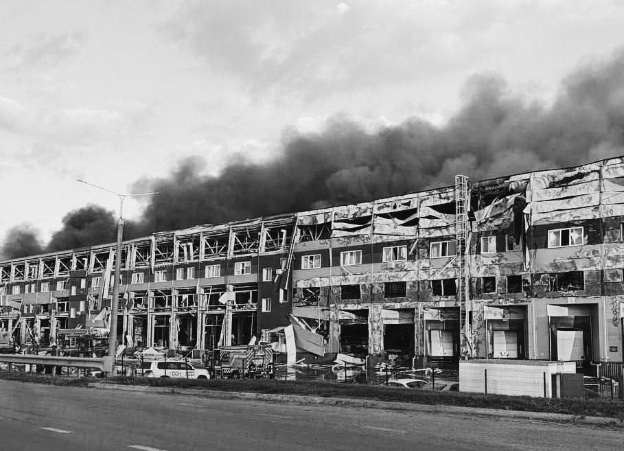 Російський удар знищив склад видавництва «Книголав»: втрачено 250 тисяч книжок, що буде з постачанням