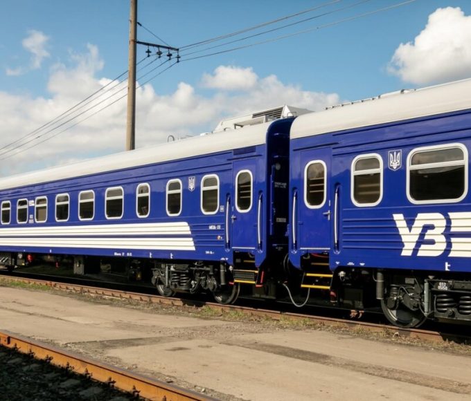 Укрзалізниця призупинила продаж квитків: причини, напрямки, що відомо про рейси з 27 серпня