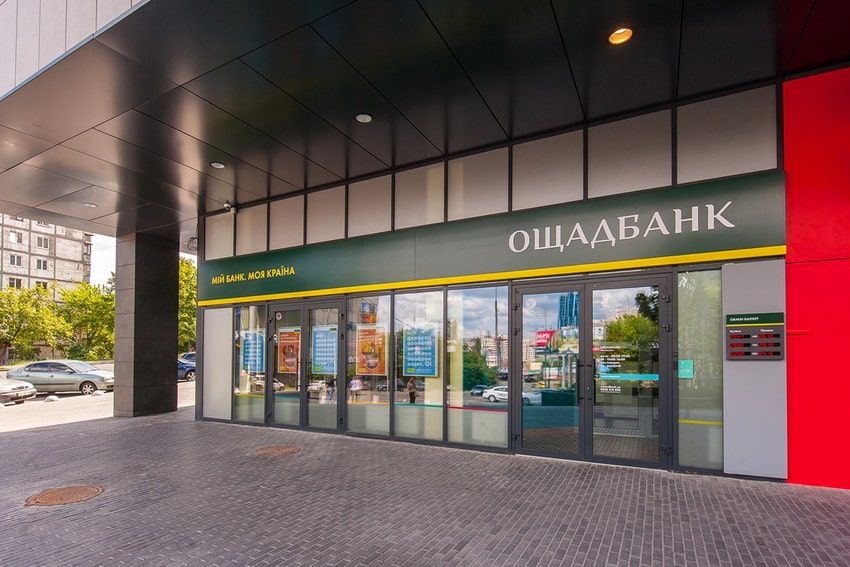 ПриватБанк та Ощадбанк скорочують мережу відділень: причина, які банки закрили найбільше офісів