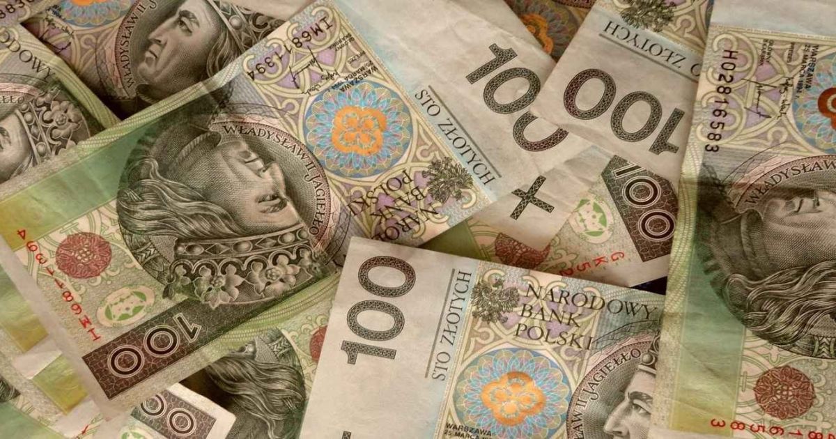 Зарплати в Польщі у 2026 році: скільки заробляють поляки та українці, суми, різниця