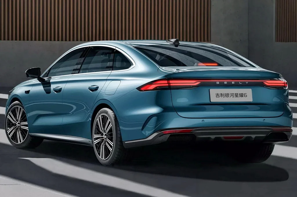 Geely Galaxy Star 6 EF на метанолі, бензині та електриці: ціна, характеристики гібрида і доступність в Україні 