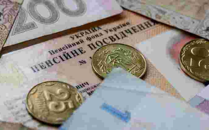 Пенсія у 60 років в Україні у 2026 році: скільки стажу потрібно, умови, кому можуть відмовити