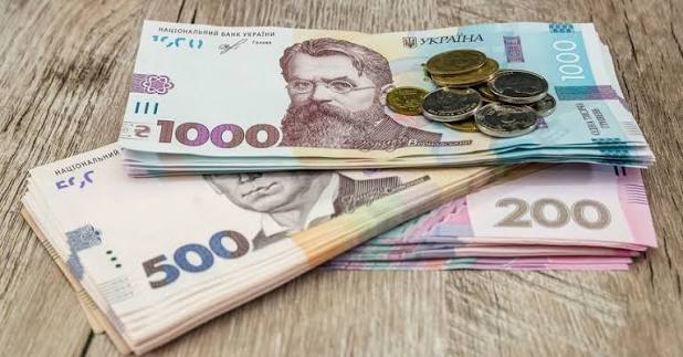 Стаж однаковий, виплати різні: як зарплата впливає на пенсію українців 2026, розрахунки 