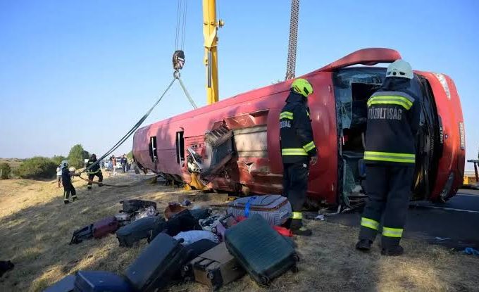 Польський автобус потрапив у смертельну ДТП в Угорщині: 12 загиблих, причина аварії, що сталось