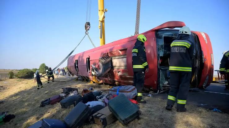 Польський автобус потрапив у смертельну ДТП в Угорщині: 12 загиблих, причина аварії, що сталось