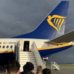 Ryanair загрожує багатомільйонний позов після аварії Boeing 737: причина, як уламки двигуна пробили фюзеляж, чому пасажир опинився головою за бортом
