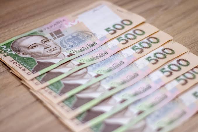 Вікова доплата пенсіонерам: скільки платять після 70, 75 та 80 років в Україні, умови та сум и 2026