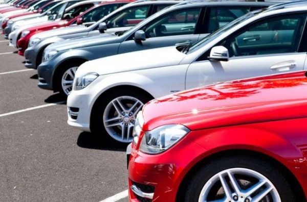 Вживані авто зі США масово їдуть в Україну: ціни на популярні моделі 2026, рейтинг