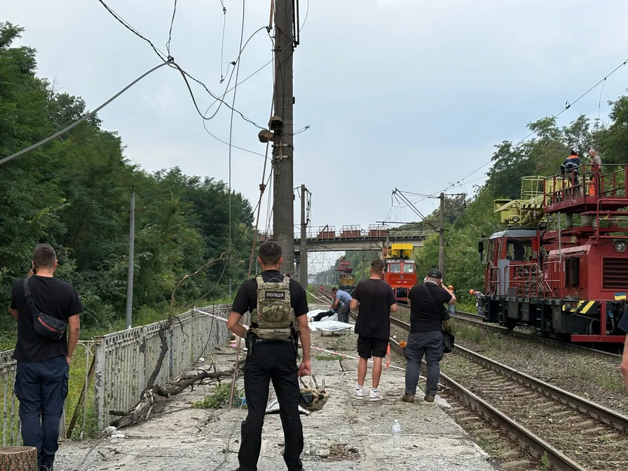 Удар по станції Квітгева на Київщині: розповідь очевидців, як вісім людей загинули біля колій, що сталося 