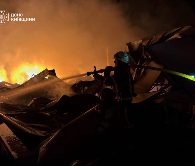 Росія вдарила по станції «Квітневе»: що відомо про жертв на Київщині, подробиці атаки