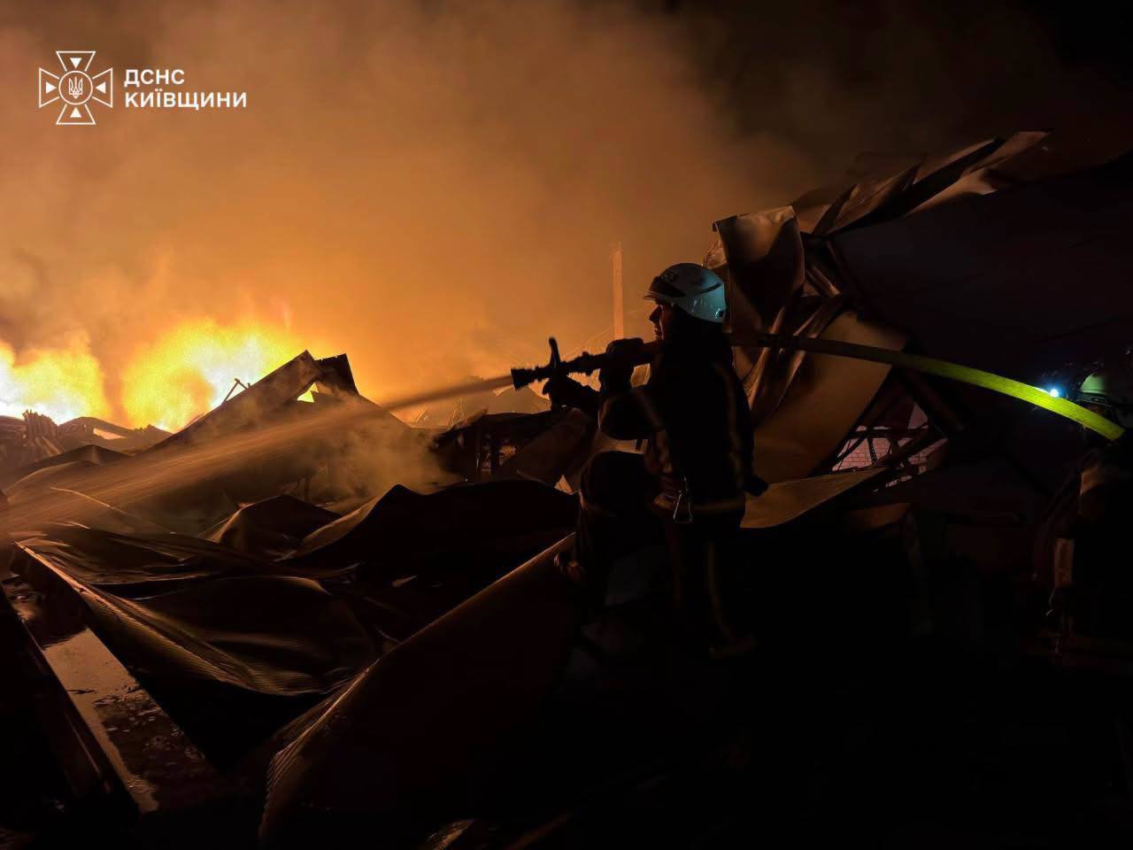 Росія вдарила по станції «Квітневе»: що відомо про жертв на Київщині, подробиці атаки