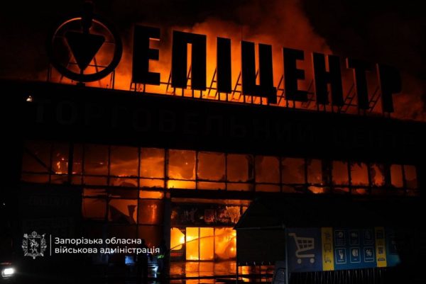 Удар по Запоріжжю 12 серпня 2026: пошкоджено «Епіцентр» і приватний будинок, чому немає світла