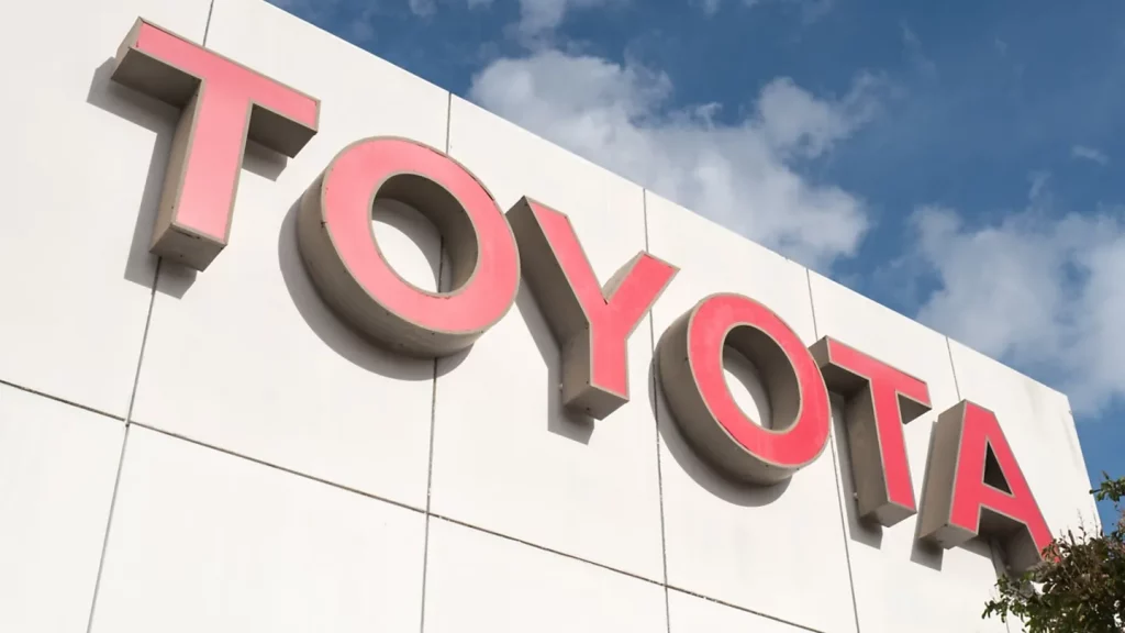 Toyota відкликає 655 тисяч Camry: чи стосується це автомобілів в Україні