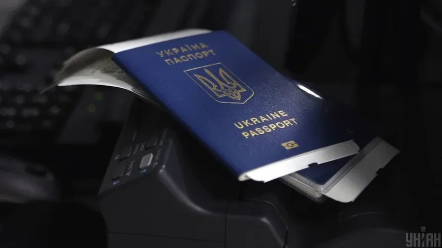 В Україні призупинили видачу паспортів: причина, скільки не працюватимуть послуги ДМС, терміни