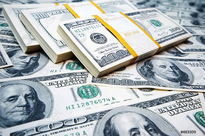 Курс долара наблизився до 45 грн: що відбувається з гривнею, від чого залежить курс