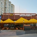 McDonald's під час жовтої тривоги: чи буде працювати, у компанії пояснили нові правила роботи