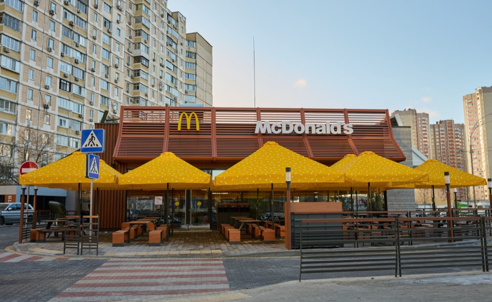 McDonald's під час жовтої тривоги: чи буде працювати, у компанії пояснили нові правила роботи