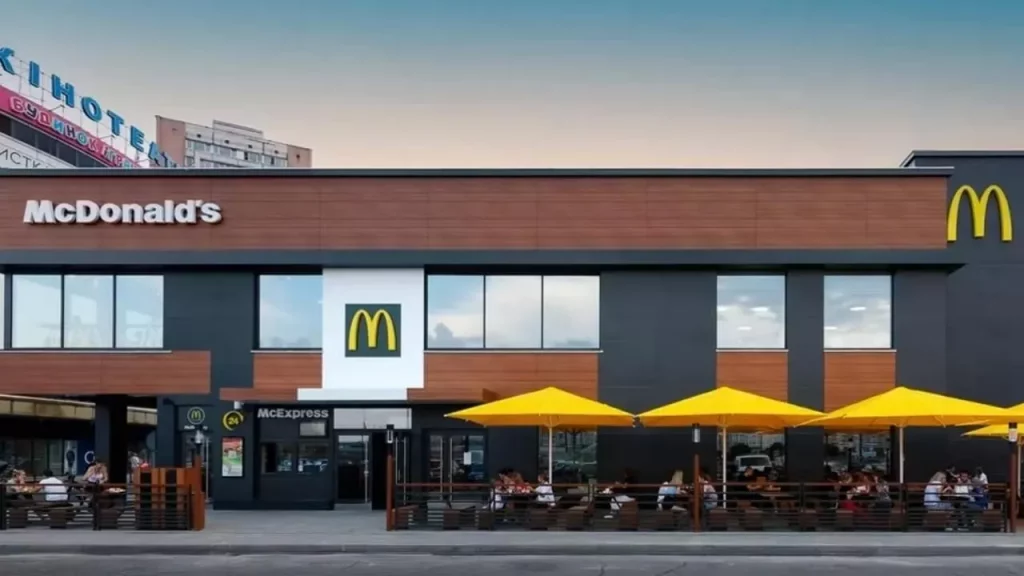 McDonald's під час жовтої тривоги: чи буде працювати, у компанії пояснили нові правила роботи