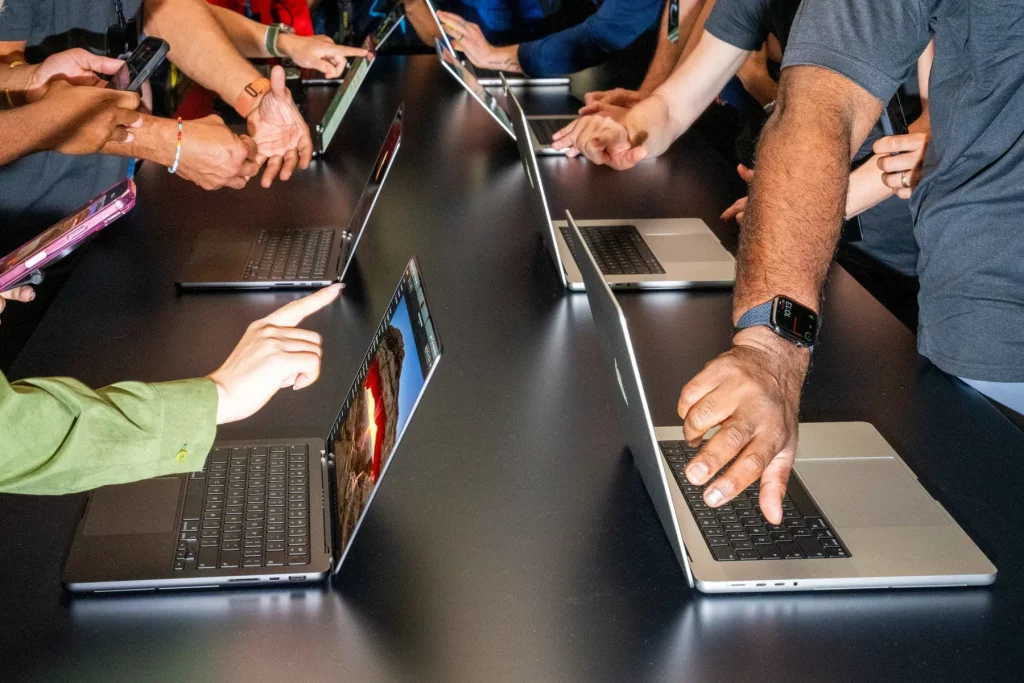 Apple представила MacBook Pro із сенсорним екраном: ціна та характеристики