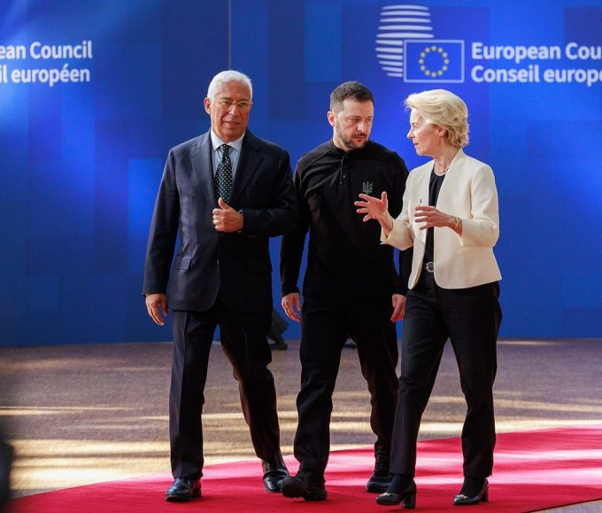 Антоніу Кошта, Володимир Зеленський і Урсула фон дер Ляєн у Європейській раді