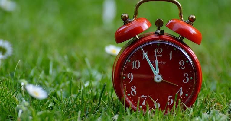 Переведення годинника на зимовий час у 2026 році в Україні: дата, як підготуватися