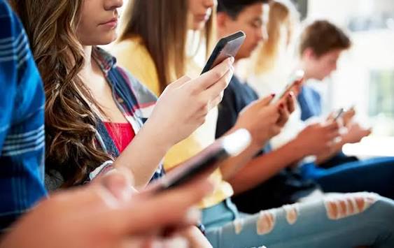Найдешевші тарифи Vodafone, lifecell і Київстар у 2026 році: ціни та умови в Україні