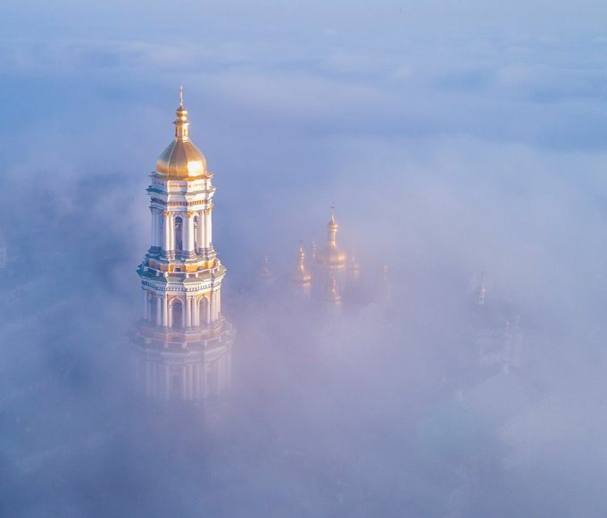 Києво-Печерська лавра в ранковому тумані