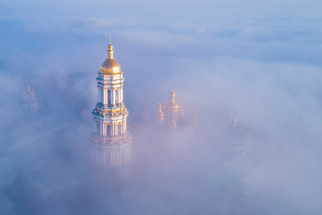 Києво-Печерська лавра в ранковому тумані