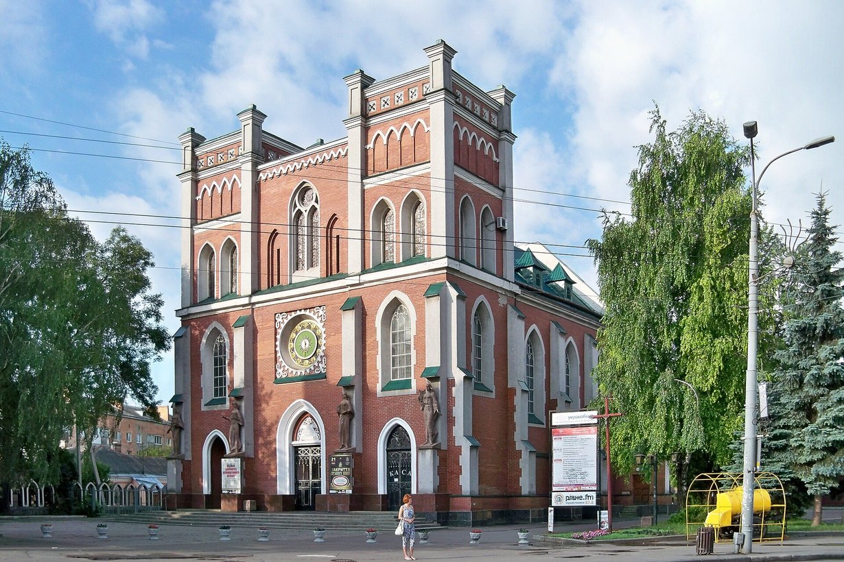 Костел у центрі Рівного, архівне фото