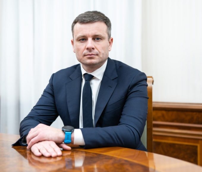 Міністр фінансів Сергій Марченко у робочому кабінеті