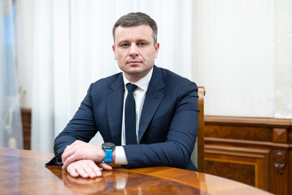 Міністр фінансів Сергій Марченко у робочому кабінеті