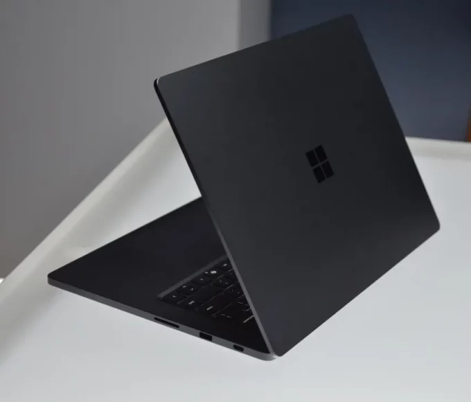 Microsoft Surface Laptop Ultra: ціна, характеристики та доступність в Україні